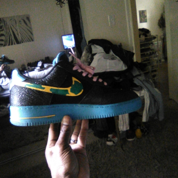 Shoes - Picture 6 of 7